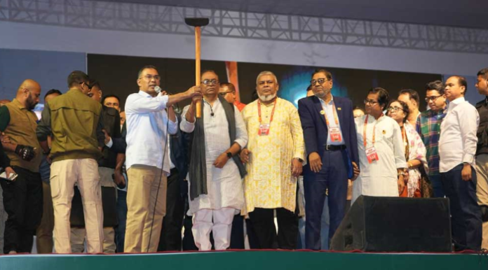 ‘কোদাল জেতা মানেই ধানের শীষের জয়’: রাজধানীতে তারেক রহমানের ঝটিকা নির্বাচনী সফর