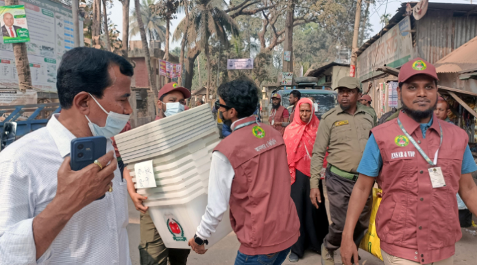 ভোটের আমেজ চান্দিনায়: ১০৫ কেন্দ্রে পৌঁছেছে সরঞ্জাম, লড়াই হবে রেদোয়ান ও স্বতন্ত্র শাওনের