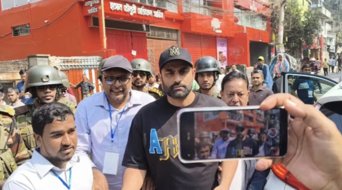 জীবনের 'প্রথম' ভোট দিলেন তামিম ইকবাল: কড়া নিরাপত্তায় কোতোয়ালিতে ভোট দিলেন ড্যাশিং ওপেনার