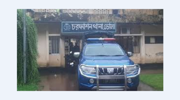 চরফ্যাশনে বিভীষিকা: সন্তানদের জিম্মি করে গৃহবধূকে সংঘবদ্ধ ধর্ষণ ও লুট