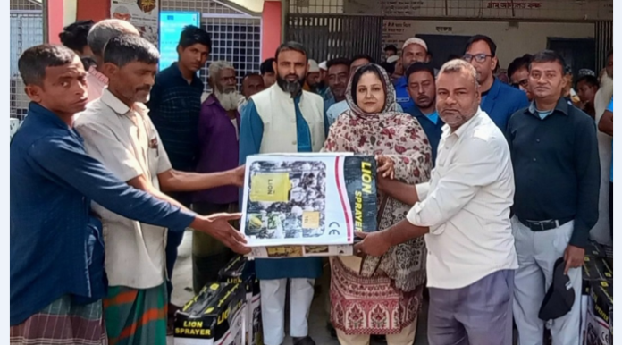 সলঙ্গায় ৭৭ কৃষক বিনামূল্যে পেলেন স্প্রে মেশিন