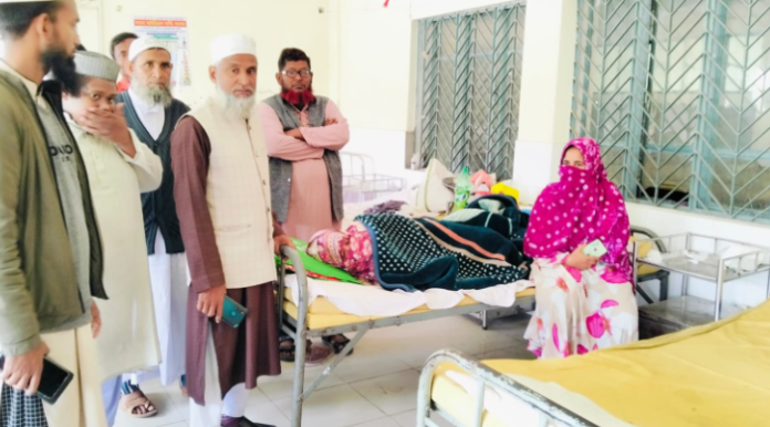 জামিনের আসামি ধরতে ক্ষিপ্ত পুলিশ! নারী সহ দুজন আহতের অভিযোগ