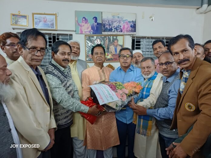 কলাপাড়ায় নবনির্বাচিত সাংসদ এবিএম মোশাররফকে প্রেসক্লাবের ফুলেল শুভেচ্ছা