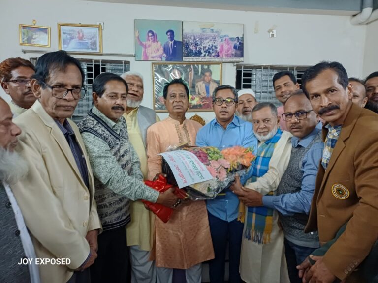 কলাপাড়ায় নবনির্বাচিত সাংসদ এবিএম মোশাররফকে  প্রেসক্লাবের ফুলেল শুভেচ্ছা