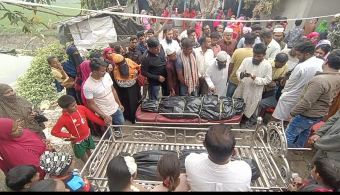 নড়াইলে পিতা-পুত্রসহ চারজনকে কুপিয়ে হত্যার ঘটনায় স্বজনদের অশ্রুসিক্ত বিদায় ও পরস্পরবিরোধী বক্তব্য, তারাপুর গ্রাম পুরুষশুণ্য