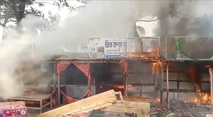 কুয়াকাটায় আগুনে ভূস্মিভূত ৮ টি ব্যবসা প্রতিষ্ঠান, ৩০ লাখ টাকার ক্ষয়ক্ষতি
