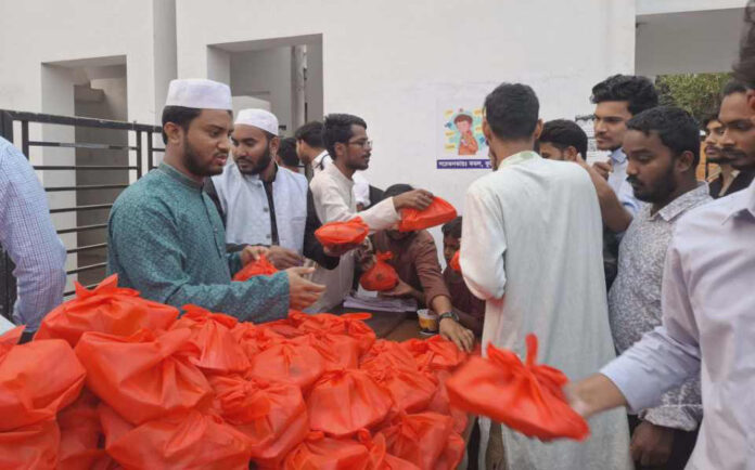 কুবিতে ছাত্রশিবিরের উদ্যোগে ইফতার বিতরণ কর্মসূচি