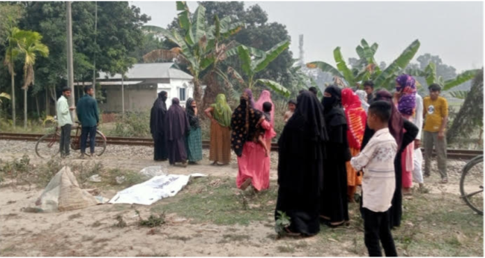 গৌরীপুরে ট্রেনের নিচে ঝাঁপিয়ে কলেজছাত্রীর আত্মহত্যা