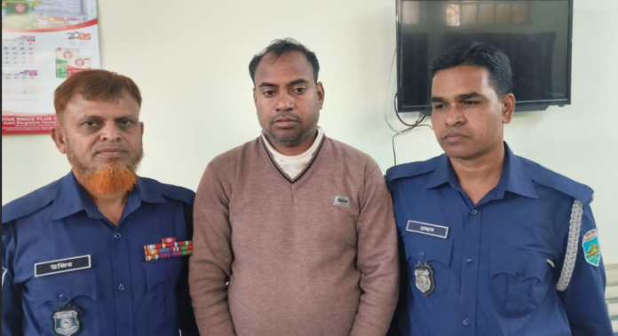 চাঁপাইনবাবগঞ্জে বিস্ফোরণ ঘটনার মূলহোতা দুলাল গ্রেপ্তার