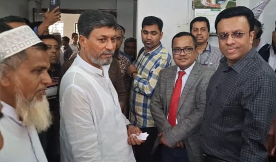 রোগী সেজে জেলা হাসপাতালে এমপি জাহান্দার আলীর আকস্মিক পরিদর্শন