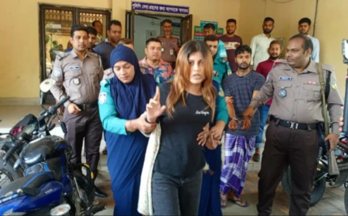 বরিশালে আবাসিক হোটেলে ‘হানিট্র্যাপ’: নারী সদস্যসহ গ্রেপ্তার ২, হোটেল মালিক ও ম্যানেজার পলাতক