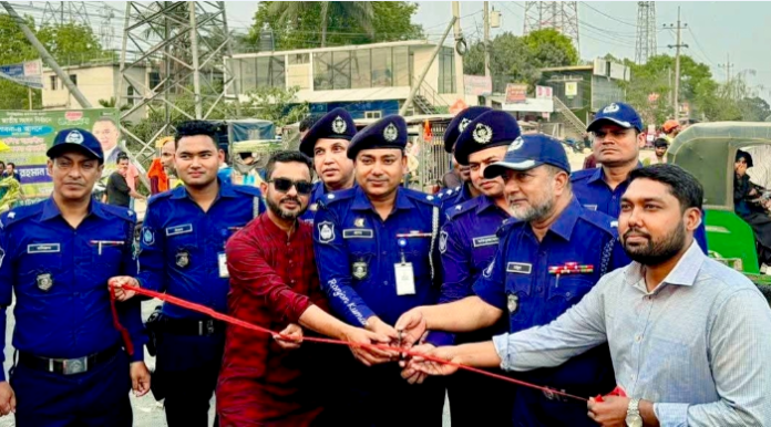ঈশ্বরদীতে ট্রাফিক পুলিশের বক্স উদ্বোধন