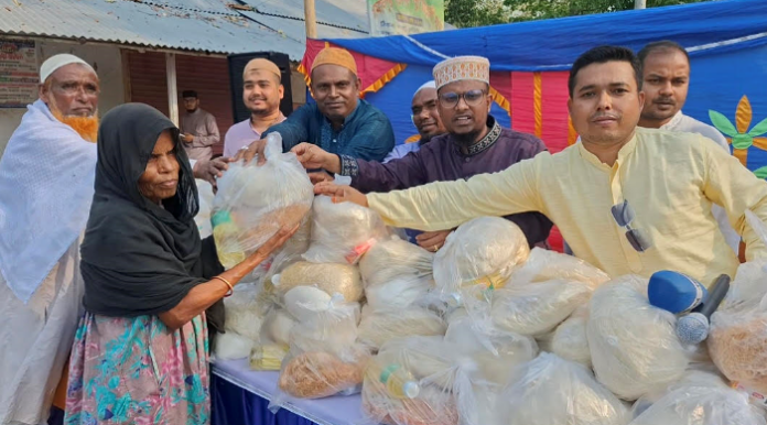 জয়পুরহাটে ১২০ টি অসহায় ও দুস্থ পরিবারের মাঝে ঈদ সামগ্রী বিতরণ