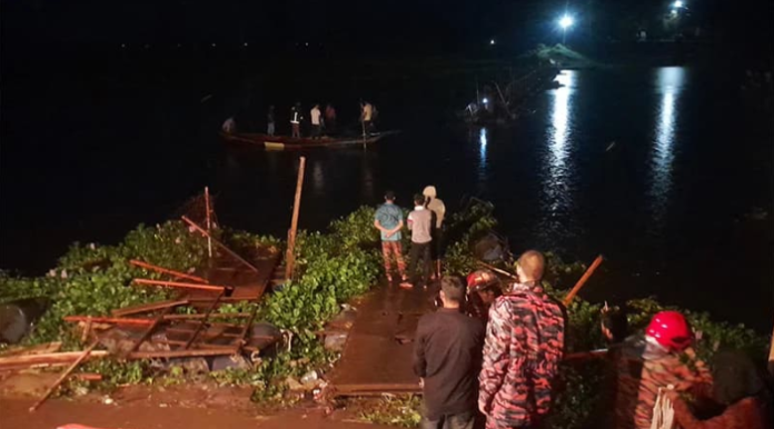 জামালপুরে ঈদের আনন্দ বিষাদে পরিণত: ব্রহ্মপুত্রে ভাসমান সেতু উল্টে ভাই-বোনসহ ৫ জনের মৃত্যু