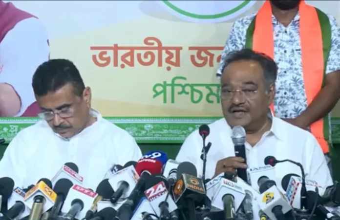‘যশোর-খুলনাকে ভারতে শামিল করুন’: বাংলাদেশি হিন্দুদের প্রতি বিজেপি নেতা শমীকের বিতর্কিত আহ্বান