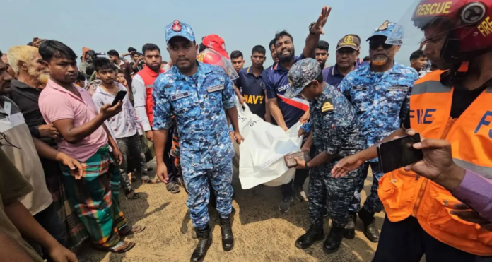 দৌলতদিয়ায় বাস দুর্ঘটনা: পদ্মার বুক থেকে আরও ৩ মরদেহ উদ্ধার, প্রাণহানি বেড়ে ২৬