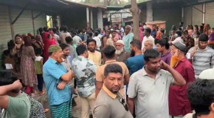 রূপগঞ্জে পাওনা টাকার জেরে ৯ মাসের শিশু অপহরণ: নারী আটক, জনরোষে গণপিটুনি