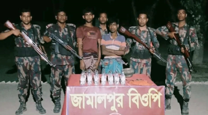 কুষ্টিয়ায় চোরকারবারীসহ ভারতীয় মাদক ও পণ্য উদ্ধার