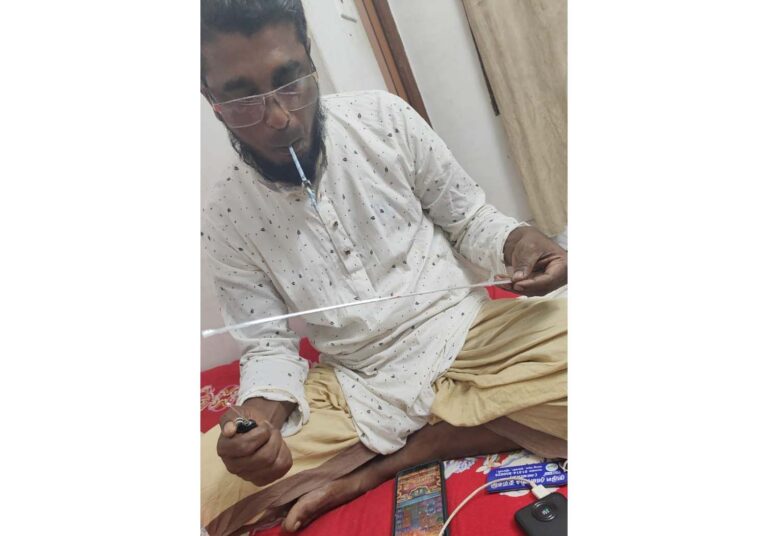 কুয়াকাটায় আবাসিক হোটেলে ইয়াবা সেবন, মৎস্যজীবী দল নেতার ভিডিও ভাইরাল