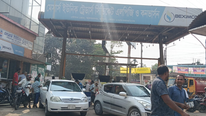 রংপুরে ১০ ফিলিং স্টেশনে প্রশাসনের অভিযান