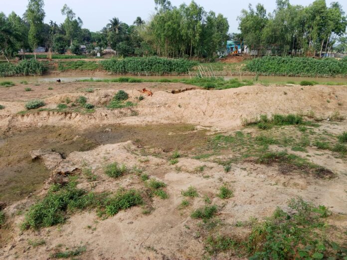 ঝিনাইগাতীর হাতীবান্ধায় খেলার মাঠের জন্য তরুণদের দাবি