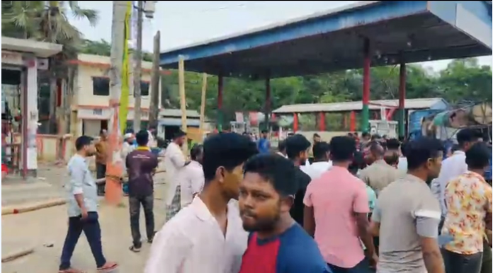 তেল না পেয়ে ফিলিং স্টেশনে হামলা-ভাংচুর, আটক ২