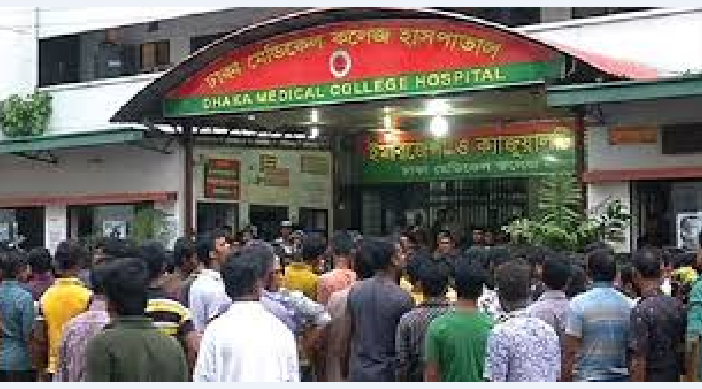পাওনা টাকা নিয়ে বিরোধ: যাত্রাবাড়ীতে একই পরিবারের ৪ জনকে কোপালো ঠিকাদার, কলেজছাত্রী নিহত