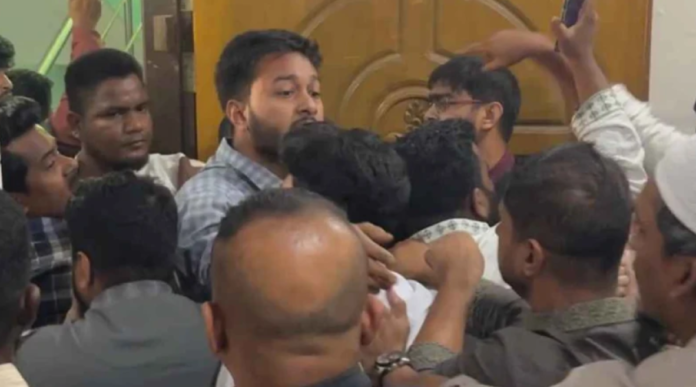 ধামরাইয়ে এনসিপি’র কার্যালয় উদ্বোধন ঘিরে রক্তক্ষয়ী সংঘর্ষ, আহত ২০