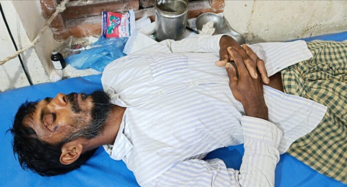 কলাপাড়ায় ক্রাম-বোর্ড খেলাকে কেন্দ্র করে দুই পক্ষের সংঘর্ষ, বণ আহত- ৫