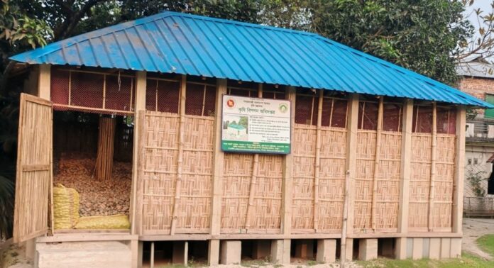 রংপুরে আলু সংরক্ষণে অহিমায়িত মডেল ঘর, আশার আলো দেখছেন কৃষকরা