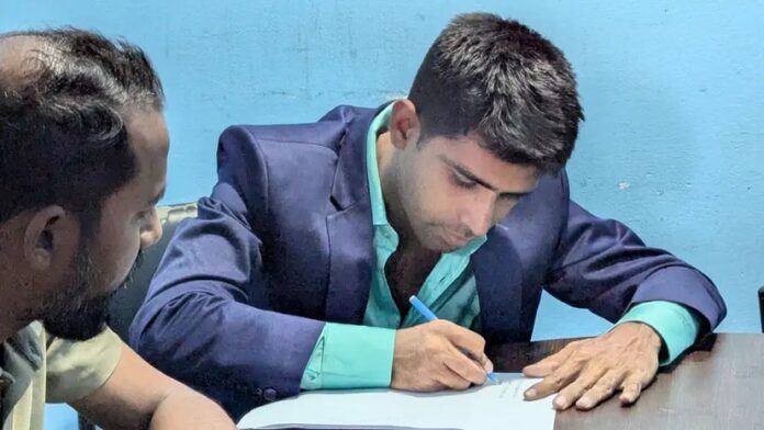 দিনাজপুরের মোস্তাফিজ পুলিশের ভুয়া আইডি কার্ড বানাতে এসে রংপুরে আটক