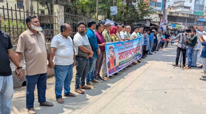 মুন্সীগঞ্জে সাংবাদিকের বিরুদ্ধে মিথ্যা মামলার প্রতিবাদে অভিযুক্ত ব্যক্তির প্রত্যাহারসহ সাত দিনের আলটিমেটাম