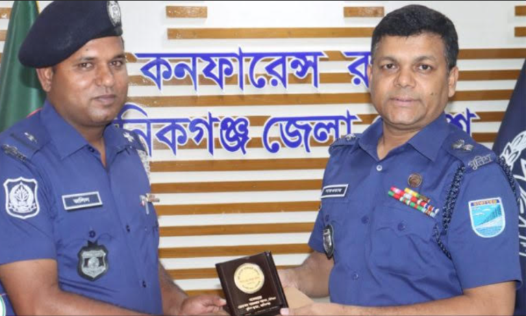 সিংগাইর থানার এএসআই জলিল ৫ম বারের মতো জেলার শ্রেষ্ঠ ওয়ারেন্ট তামিলকারী অফিসার নির্বাচিত