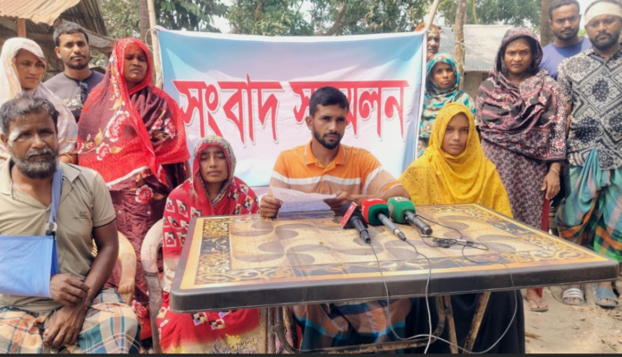 মহিপুরে জেলেকে কুপিয়ে জখমের অভিযোগ, বিচার চেয়ে সংবাদ সম্মেলন