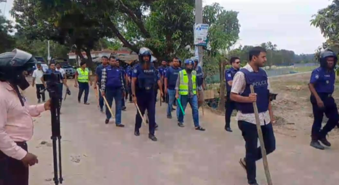 চাঁপাইনবাবগঞ্জের শিবগঞ্জে তেল নেওয়া কেন্দ্র করে দুই গ্রামের সংঘর্ষ, আহত ১০