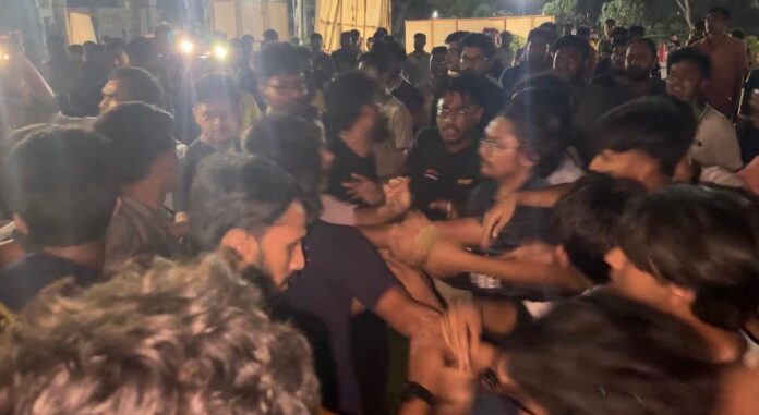 ইবির বাসে মারধরের ঘটনায় দফায় দফায় সংঘর্ষ