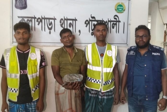 কলাপাড়ায় এক কেজি গাঁজাসহ মাদক কারবারি গ্রেফতার