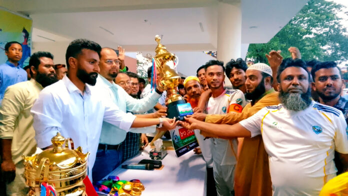 মুন্সীগঞ্জে প্রশাসক কাপ ফুটবল টুর্নামেন্ট ২০২৫-এর ফাইনালে চ্যাম্পিয়ন মুরমা বয়েজ ক্লাব