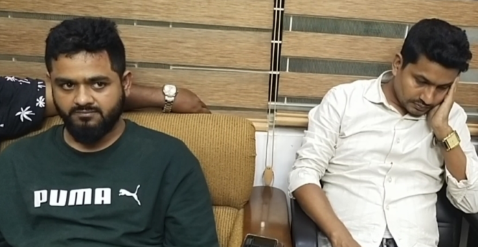 চাঁপাইনবাবগঞ্জে দুই সাংবাদিককে পিটিয়ে জখম, হাসপাতালে ভর্তি