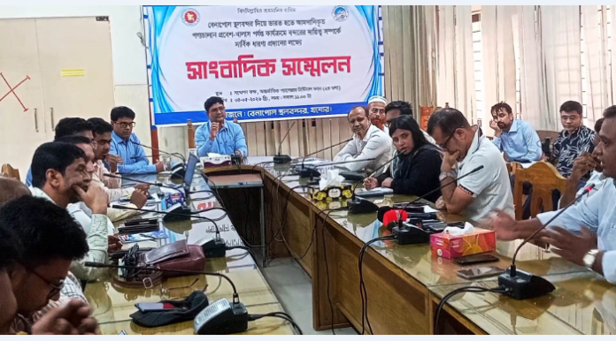 বেনাপোল স্থলবন্দরে আমদানি-রপ্তানি কার্যক্রম সম্পর্কে গণমাধ্যমকর্মীদের অবহিত করতে সংবাদ সম্মেলন