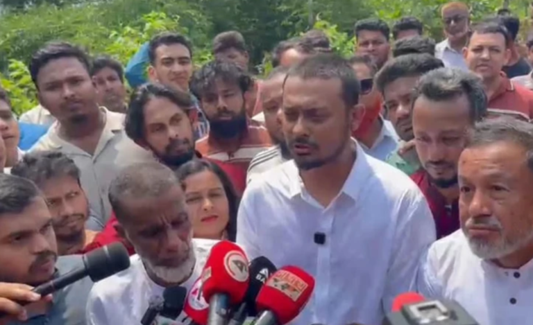 স্বরাষ্ট্র ও পররাষ্ট্র মন্ত্রীদের সামর্থ্য নিয়ে প্রশ্ন ও ‘চুড়ি’ পরার পরামর্শ ; ‘সীমান্ত হত্যা বন্ধ না হলে লংমার্চঃ নাসীরুদ্দীন পাটওয়ারী