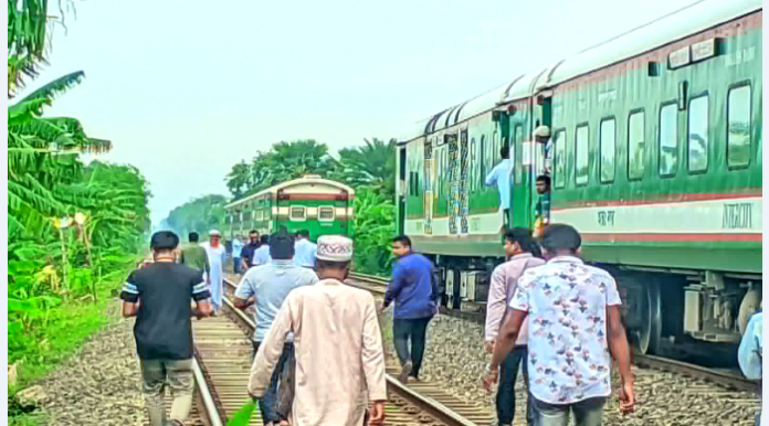 মধুমতি এক্সপ্রেসের সংযোগ হুক ছিঁড়ে বিচ্ছিন্ন ৪ বগি, ইঞ্জিনসহ চলে যায় ট্রেন