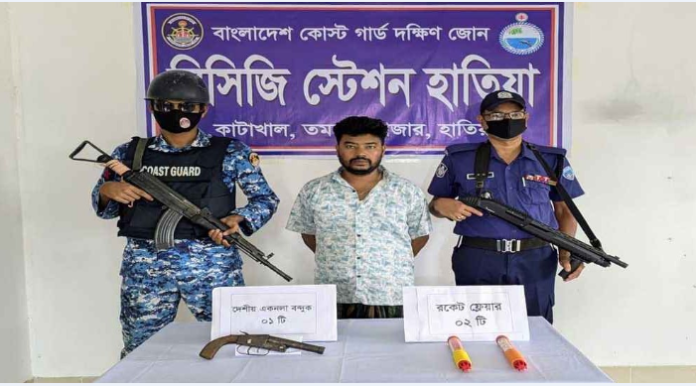অস্ত্র মামলার আসামি ফের অস্ত্র নিয়ে আটক
