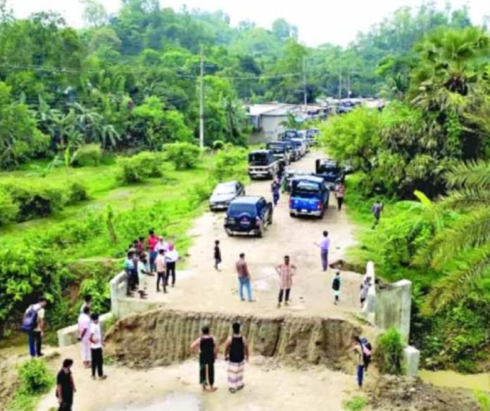 জঙ্গল সলিমপুরে যৌথ বাহিনীর ক্যাম্পে ৩০০ সন্ত্রাসীর মধ্যরাতের তাণ্ডব: ২৫ জন আটক, স্বরাষ্ট্রমন্ত্রীর সফরের আগে উত্তেজনা