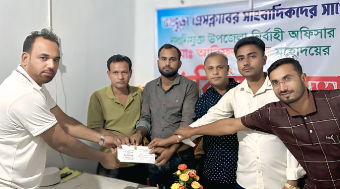 মাননীয় প্রধানমন্ত্রী তারেক রহমান এর পক্ষে ভাঙ্গুড়া প্রেসক্লাবে ঈদ উপহার প্রদান