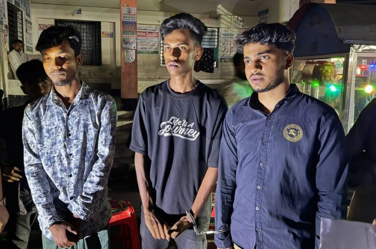 কলাপাড়ায় ভ্রাম্যমাণ আদালত ৩ তরুণকে বিনাশ্রম কারাদন্ড ও জরিমানা করেছে