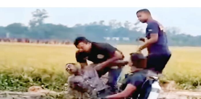 কটিয়াদীর হাওরে ধান কাঁটতে গিয়ে নৌকা ডুবে এক শ্রমিকের মৃত্যু