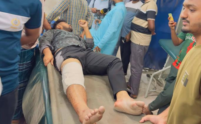 বাড়ির সামনে জামায়াত কর্মী গুলিবিদ্ধ
