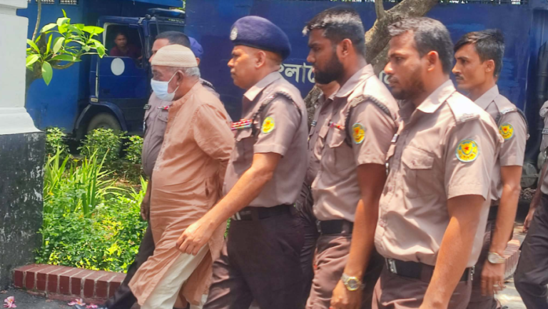 রোকেয়া বিশ্ববিদ্যালয়ের সাজাপ্রাপ্ত সাবেক ভিসিকে ট্রাইব্যুনালে হাজির