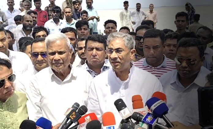 মেঘনা ভাঙনে হুমকিতে উপকূল, জরুরি কাজের আশ্বাস পানিসম্পদ মন্ত্রীর